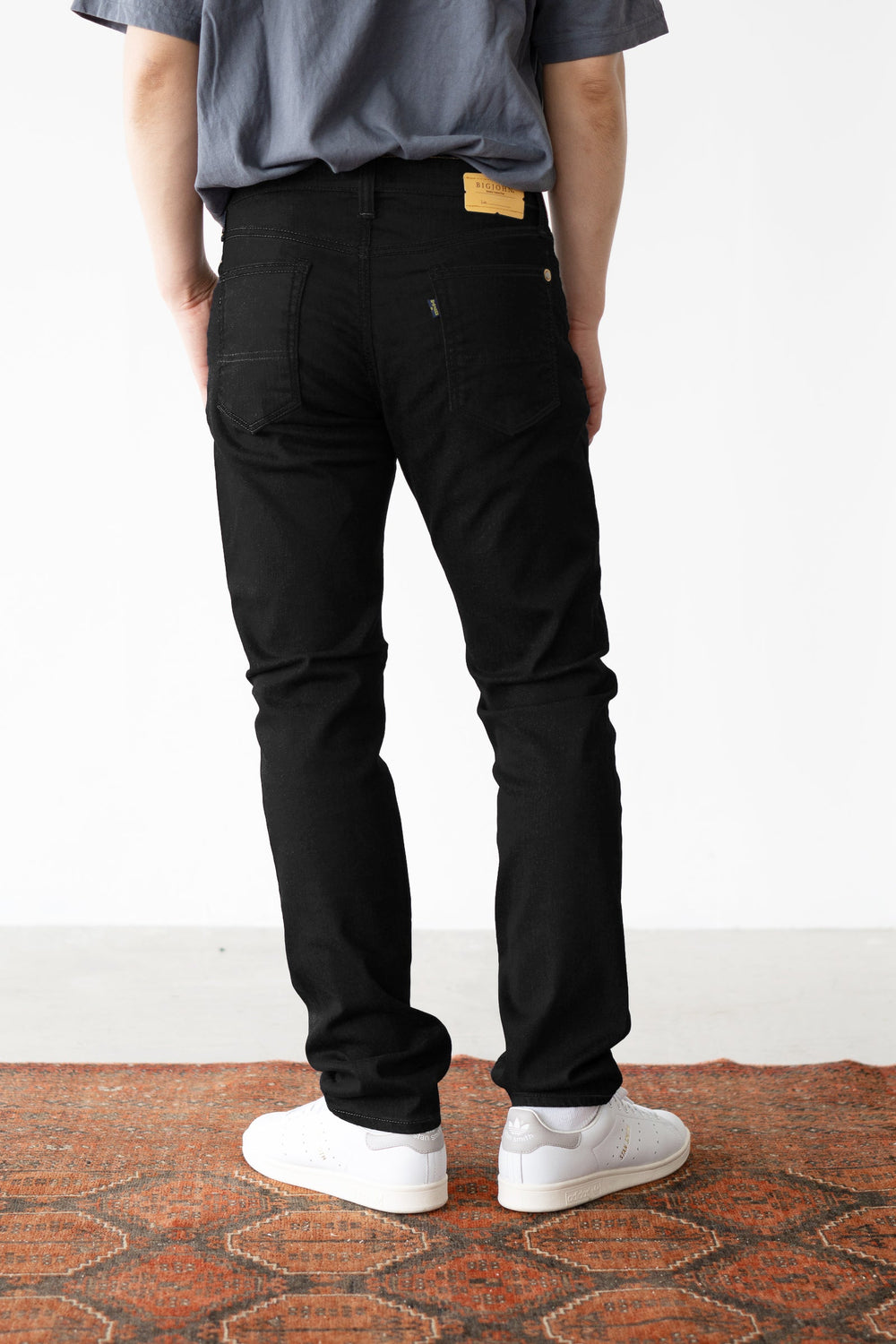 BJM105F Black side