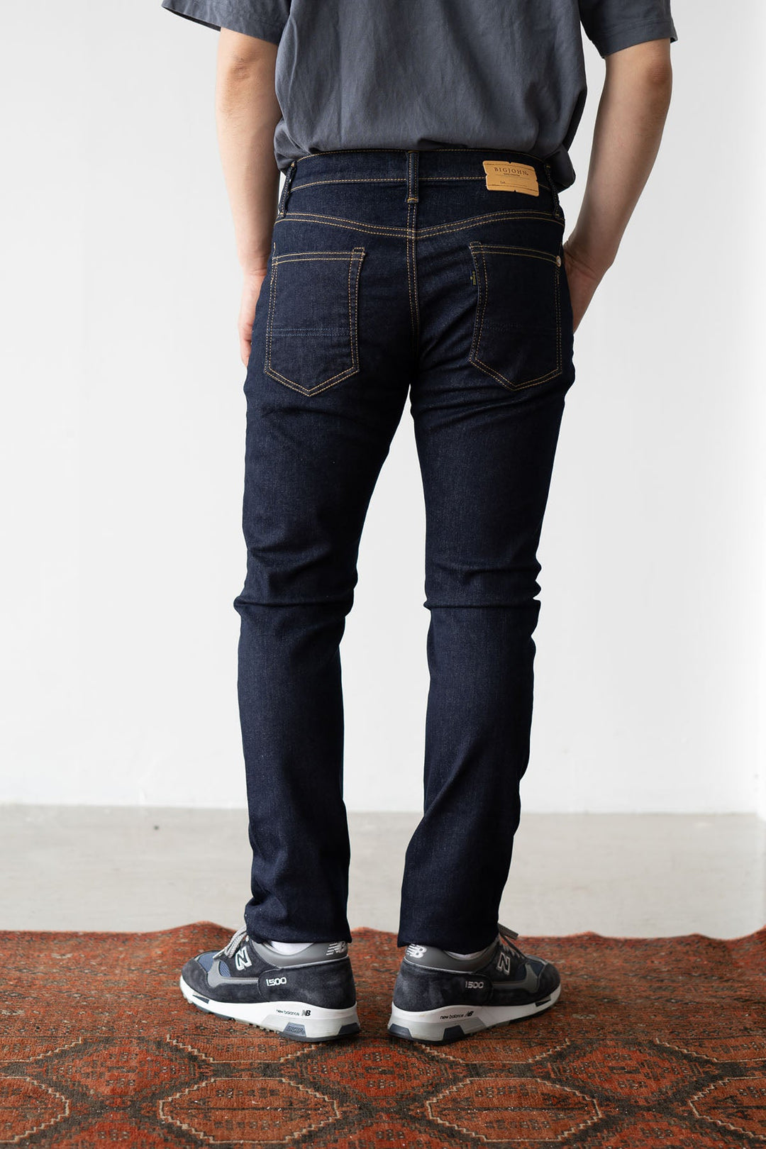 BJM305F back