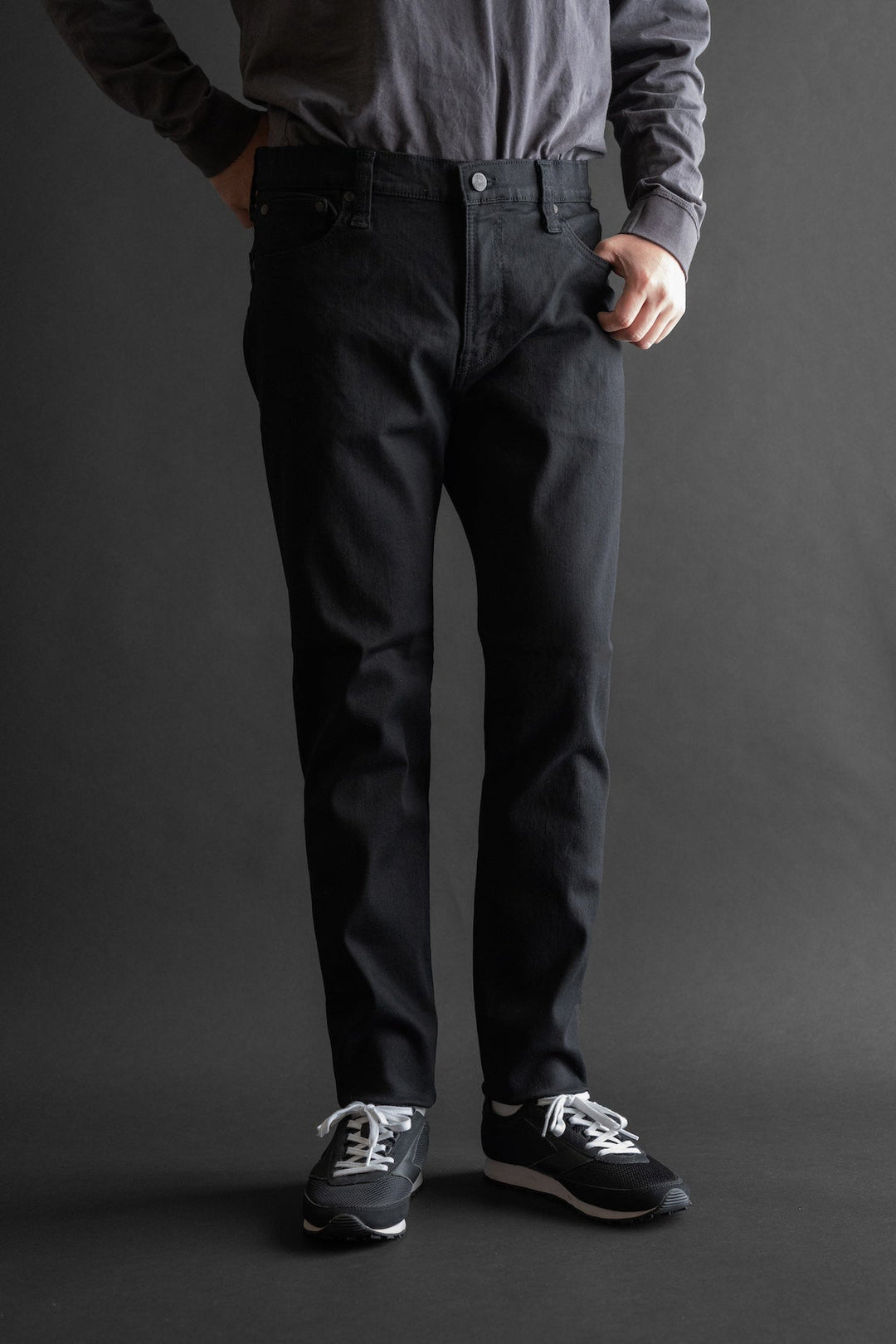 MMM134J Black Carrot Leg front